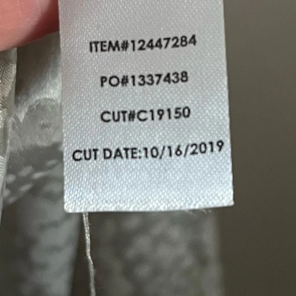 TORRID • IVORY JACQUARD BUTTON FRONT BLOUSE - Picture 6 of 8